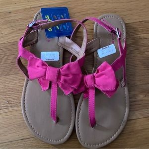 NWT Sonoma big girls pink bow sandals.  Size 4.
